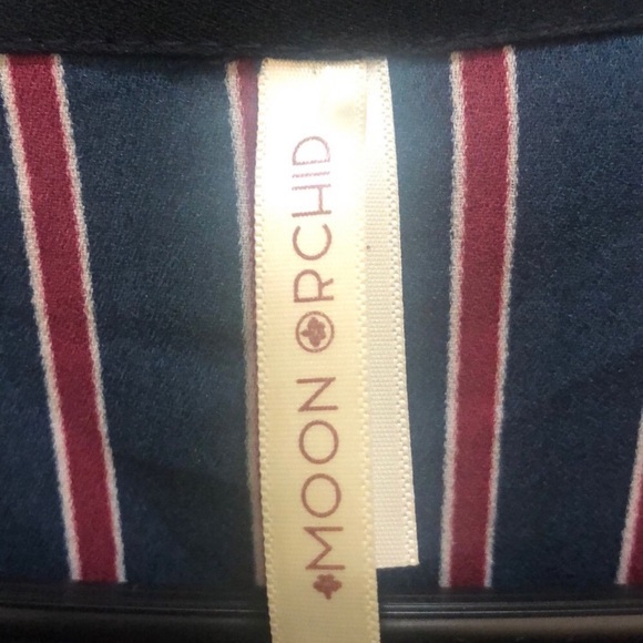 Simple pullover top - Picture 2 of 2